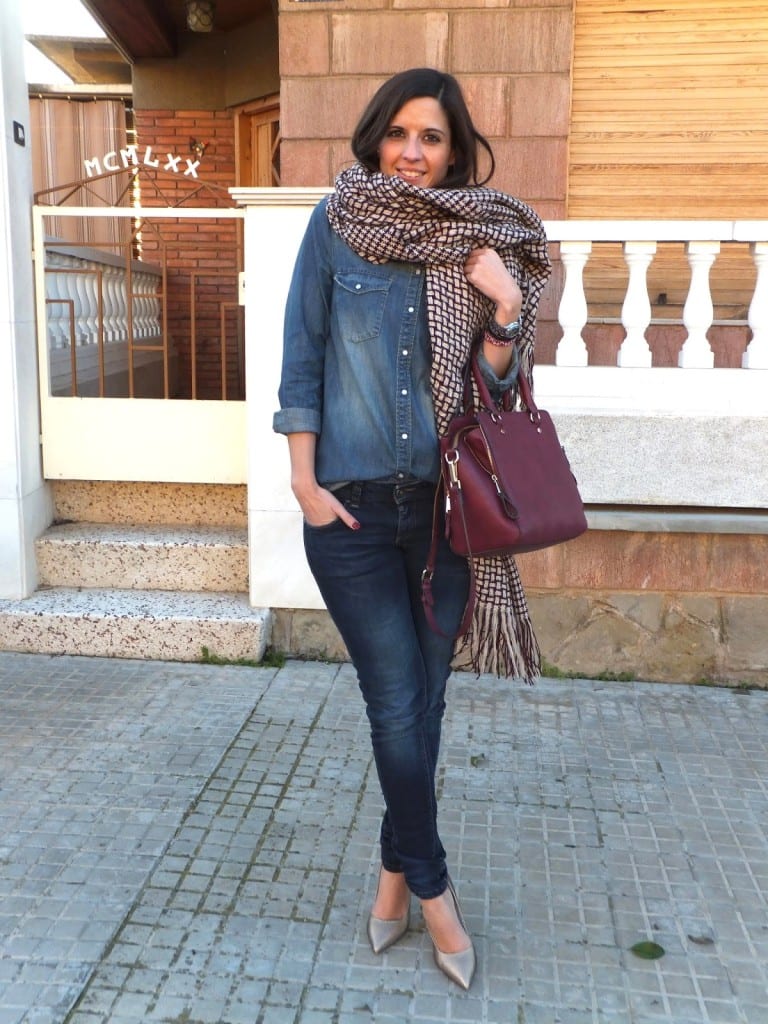 blogger española con zapatos dorados MENBUR