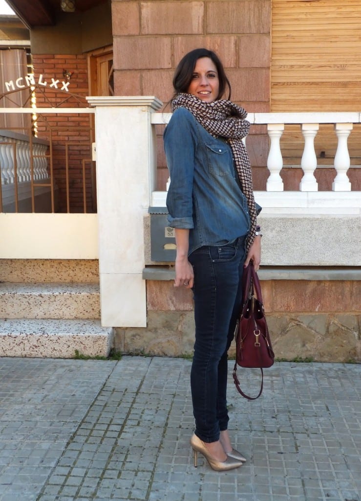 bloger española con zapatos dorados de MENBUR
