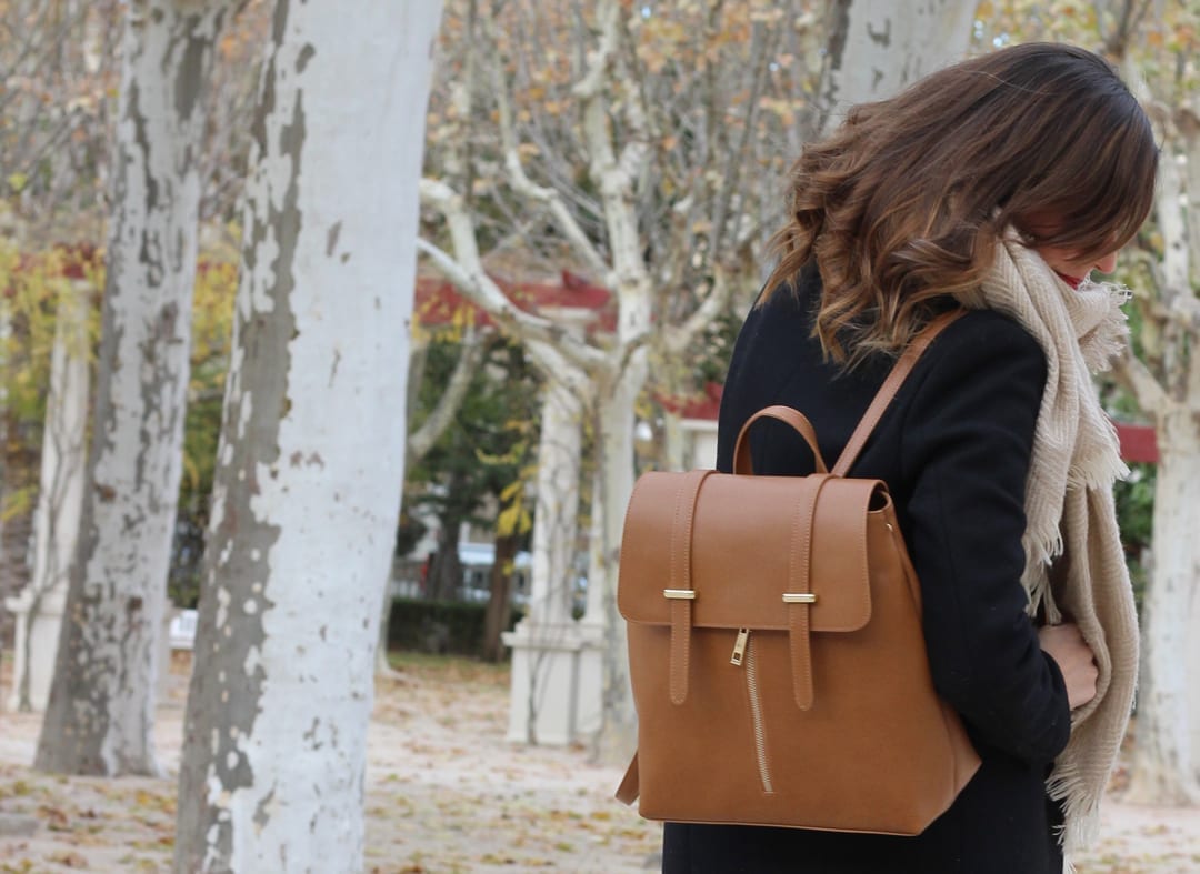 Una mochila de mujer que combine todo | IN FRONT ROW STYLE